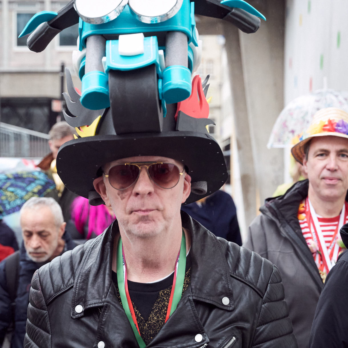 Kölner Karneval 2024; Weiberfastnacht im Regen; Köln